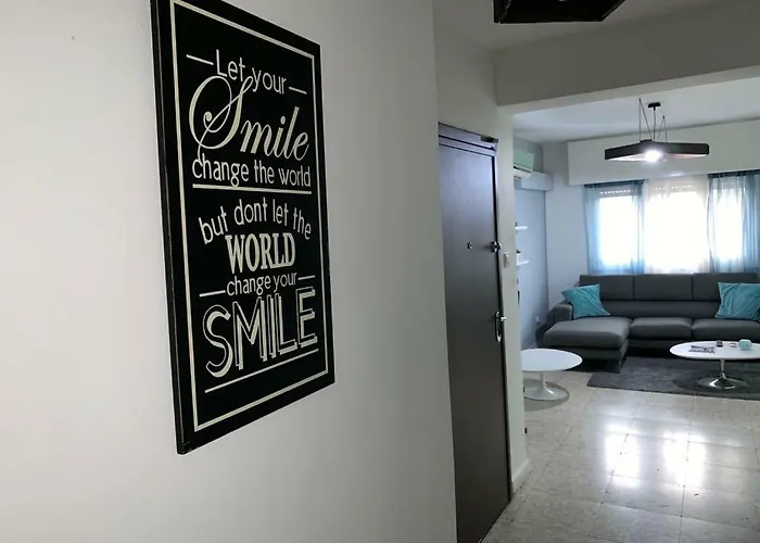 Glabur - The Cozy 2 Bdr - City, Free Parking & Wifi, Welcomes You!!!